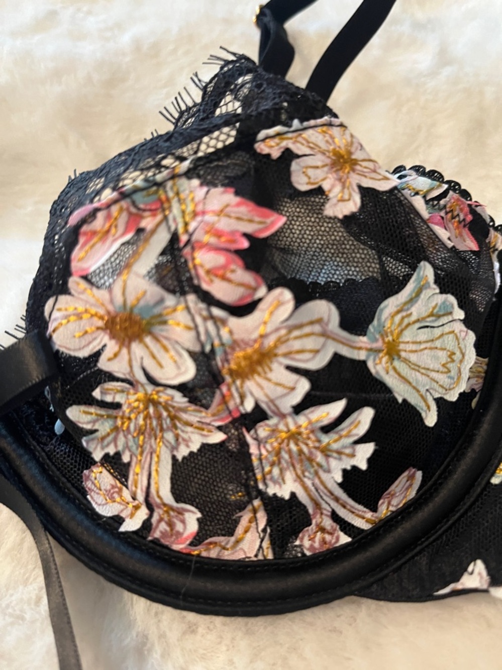 VICTORIA'S SECRET Dream Angels Unlined Applique Low Cut Demi Bra Size 32C - Picture 4 of 10